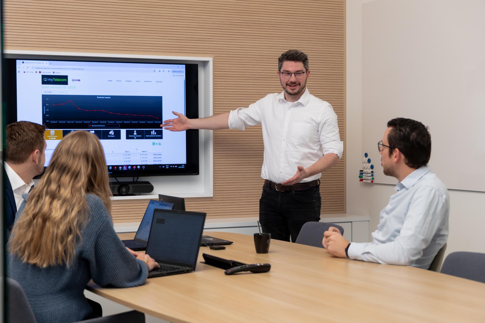 Presentatie van IT en telecom kostenanalyse door Spendless